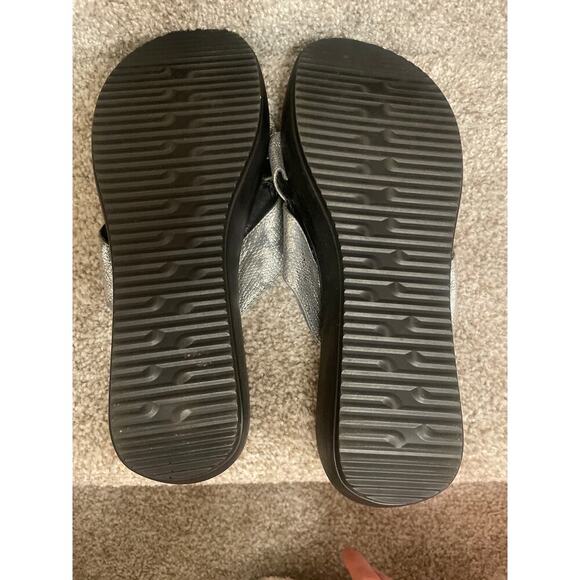 NWOT Yellow Box Silver Burke Wedge Thong Rhinestone Sandal, 9.5 - Picture 5 of 7